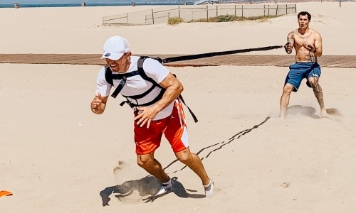 Головкин показал фото с тренировки на пляже