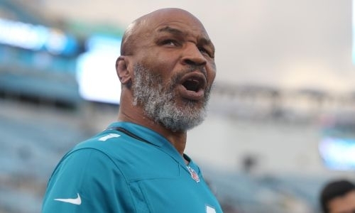 «Можно было заработать кучу денег». Майк Тайсон рассказал о срыве поединка с бойцом MMA