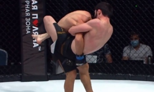 Турнир АСА 107 с участием казахстанца начался с досрочной победы за 32 секунды