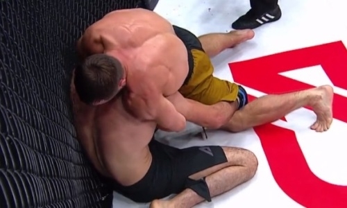 Российский обидчик казахстанца с 21 победой неожиданно проиграл в андеркарде боя Емельяненко — Исмаилов