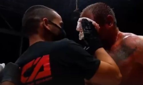 Емельяненко попал в больницу после избиения и нокаута в бою с Исмаиловым