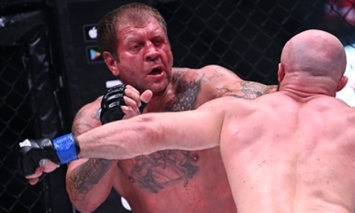 «Позорище». Александру Емельяненко после поражения нокаутом посоветовали идти в стриптиз