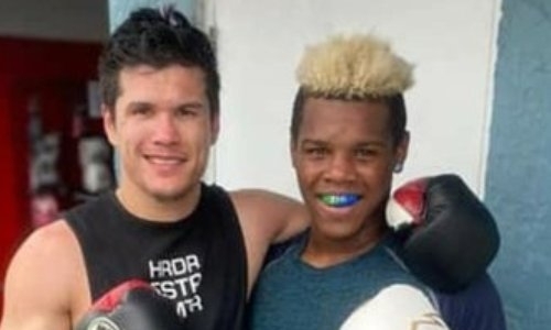 Данияр Елеусинов провел спарринг с обидчиком казахстанского боксера