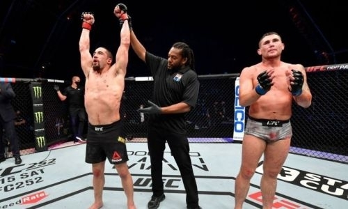 Экс-чемпион UFC победил в главном бою турнира на «Бойцовском острове». Видео