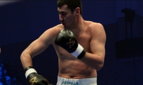 Казахстанский супертяж заставил отказаться 129-килограммового соперника с 50 боями в профи