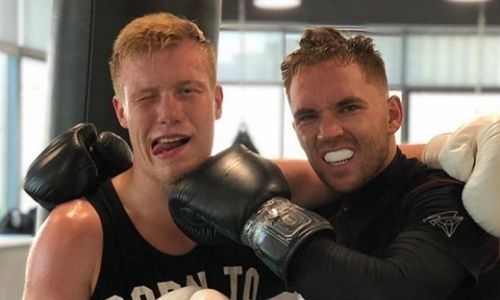 Не знающий поражений казахстанский боксер возобновил тренировки