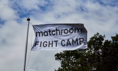 Промоутер Головкина показал работы по сборке уникальной боксерской площадки у себя дома. Фото и видео