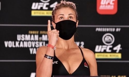 Снимавшаяся обнаженной девушка-боец MMA показала фото в красном купальнике