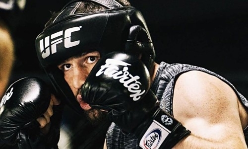 «По маминым указаниям». Российский дебютант UFC рассказал, как поборол коронавирус