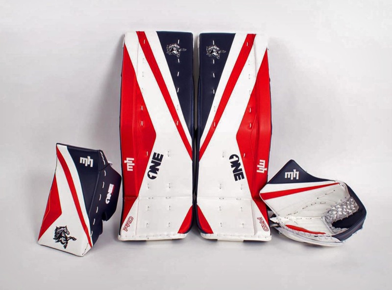 Вратарь «Кулагера» представил обновлённую экипировку на предстоящий сезон