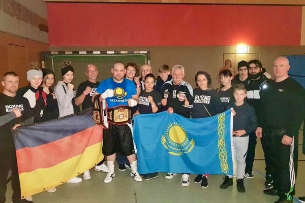 «Казахстан навсегда остался в моем сердце». Супертяж из Германии с 16 победами рассказал о своем прошлом, выступлениях в профи и желании привезти невесту из родной страны