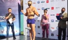 Камшыбек Кункабаев перевесил соперника перед дебютным боем на профи-ринге