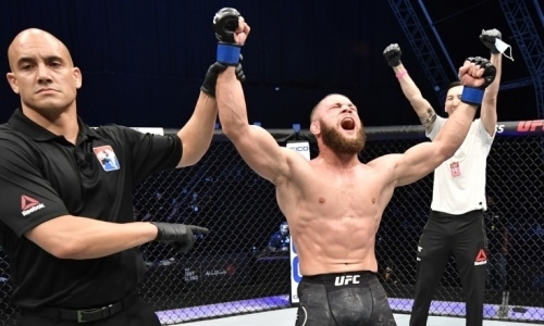 Уроженец Казахстана подписал новый контракт с UFC