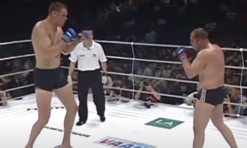 UFC вспомнил дебютный бой Федора Емельяненко в Pride против великана. Видео