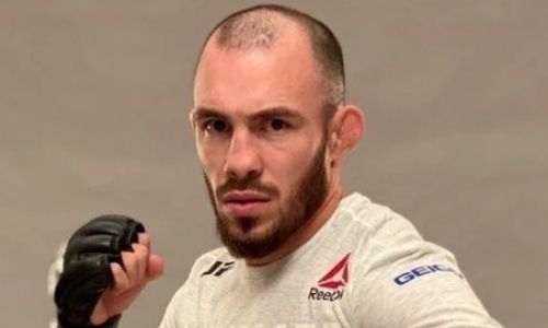 UFC уволил российского бойца после дебютного боя
