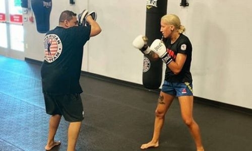 «Две недели до боя». Первая казахстанка в UFC показала фото и видео с тренировок