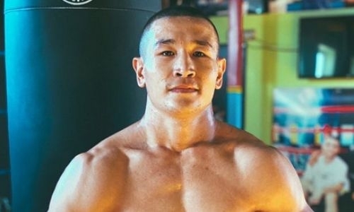 Казахстанский боксер показал видео с фотосессии перед очередным боем