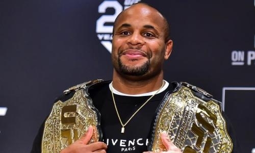 Даниэль Кормье похвастался секретным приёмом от Стивена Сигала. Видео