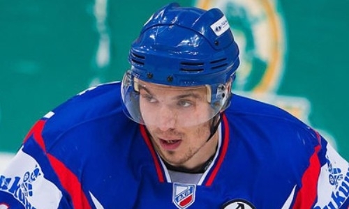 «Не слишком там все честно и по-спортивному». Игравший в 16 лет за «Барыс» казахстанец переехал в Европу и рассказал о своей зарплате и просмотрах в КХЛ