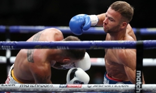 Не смог прийти в себя. Тяжелым нокаутом завершился бой за титул в весе Головкина. Видео