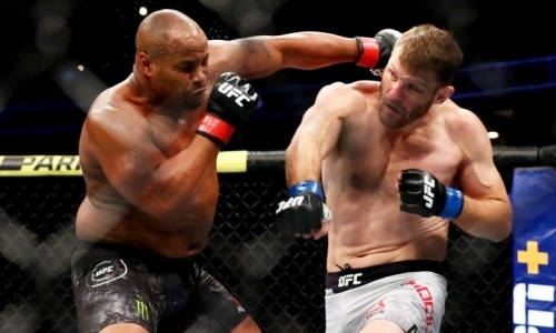 Кормье сразу после боя за титул UFC с Миочичем отправлен в больницу