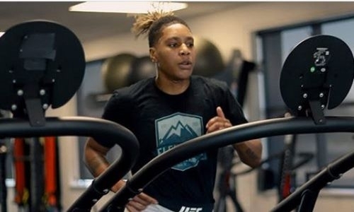 Соперница первой казахстанки в UFC продолжает подготовку к их бою. Фото