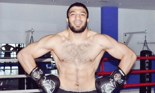 Непобежденный казахстанский тяжеловес узнал соперника по бою в Алматы