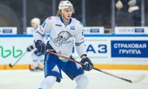 «Забываю иногда, что они отец с сыном». Хоккеист «Барыса» ответил на вопросы о главном тренере и подколах Михайлиса