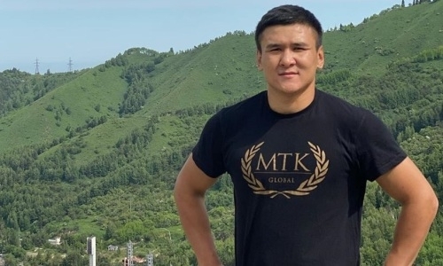 Чемпион Азии по боксу из Казахстана рассказал о подготовке к дебюту в профи и озвучил свою цель