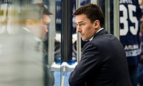 Гендиректор соперника «Барыса» по КХЛ станцевал с флагом на клюшке. Видео