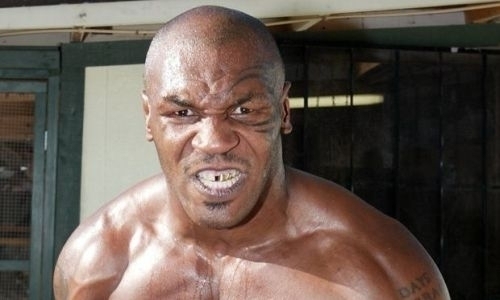 «Сломанные глазницы, челюсть, ребро. Мне это весело». Майк Тайсон — о бое с Роем Джонсом