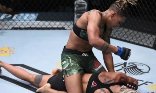 Сколько заработала американка за сенсационный нокаут казахстанки Агаповой в UFC