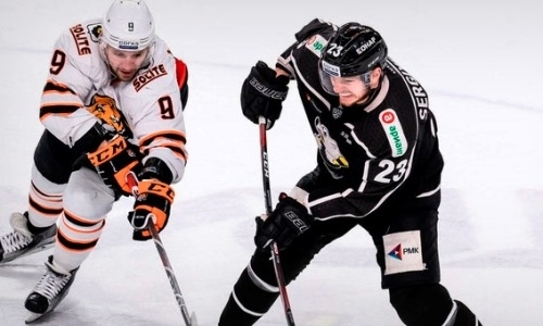 Воспитанника казахстанского хоккея обменяли на троих игроков в другой клуб КХЛ