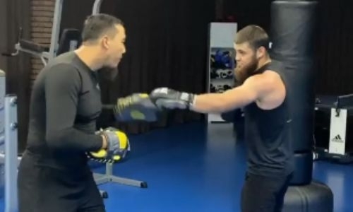 Казахстанский боксер из Golden Boy продолжает подготовку к возвращению на ринг. Видео