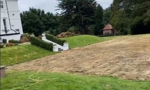 Боксеры вытоптали промоутеру Головкина всю лужайку возле дома. Видео