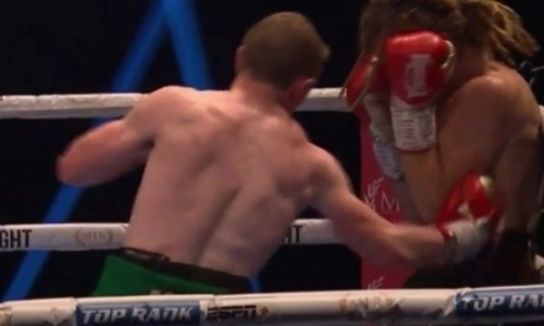 Сравнивший себя с Головкиным боксер дебютировал в профи. Видео