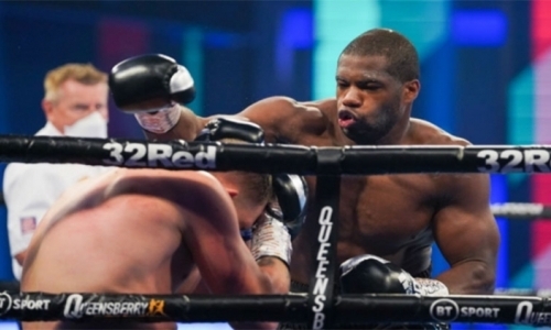 Главный бой вечера бокса в Лондоне завершился жестким нокаутом во втором раунде после трех нокдаунов. Видео