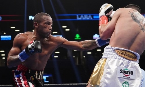 Бывший соперник «Канело» успешно защитил титул чемпиона мира по версии WBA. Видео