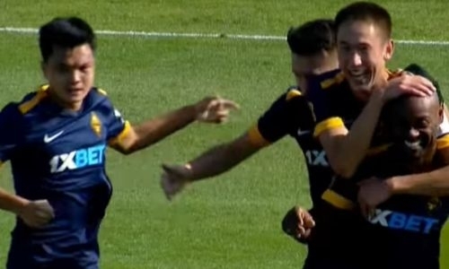 В «Кайрате» конфликт между футболистами? Казахстанцы отталкивают «Кыргызского Месси». Видео