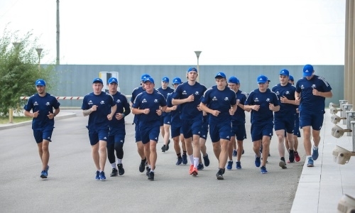 Фоторепортаж с тренировки «Барыса» на открытом воздухе