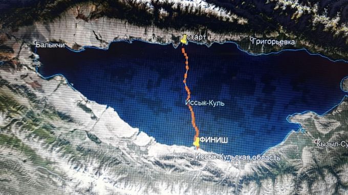 Казахстанец переплыл Иссык-куль, готовясь к Олимпийским играм