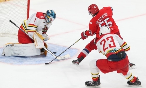 Новый клуб экс-наставника «Барыса» семью шайбами разнес другого представителя КХЛ. Видео