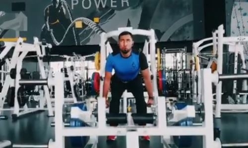 Чемпион WBA, WBO и WBC из Казахстана продолжает тренировки перед возвращением на ринг. Видео