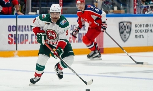 «Это помогло немного». Нападающий сборной Казахстана рассказал о своем состоянии и старте сезона в КХЛ