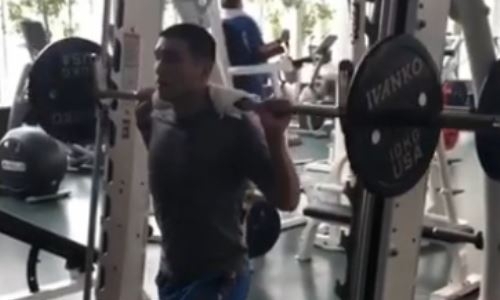 Чемпион Азии из Казахстана готовится ко второму бою в профи. Видео