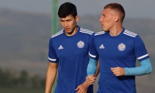 Сборная Казахстана с Зайнутдиновым начала подготовку к матчу против Беларуси. Фото