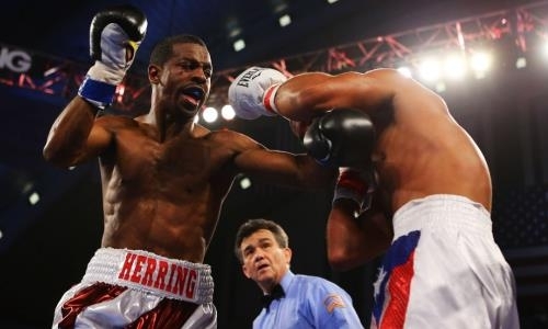 Главный бой вечера бокса в Лас-Вегасе закончился досрочной победой чемпиона мира после «незаконного» рассечения. Видео