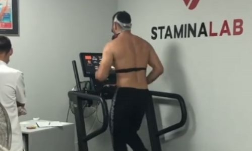 Обладатель трех титулов из Казахстана показал видео с медосмотра