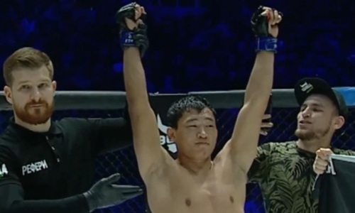 Казахстанский файтер оформил нокаут в первом бою турнира памяти Абдулманапа Нурмагомедова
