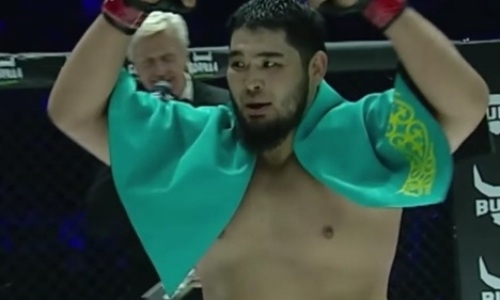 Казахстанский тяжеловес победил брутальным нокаутом в первом раунде на турнире памяти Абдулманапа Нурмагомедова